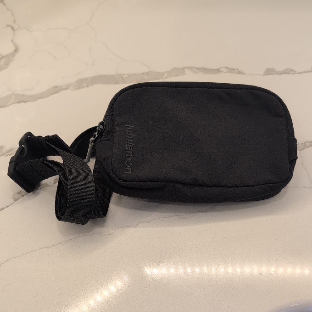 Lululemon Mini belt Bag